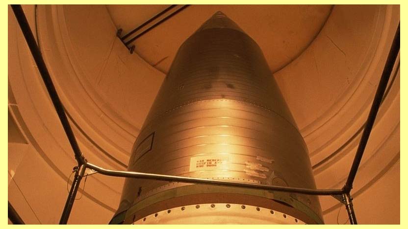 Vražedná Multi-atomová hlavice mezikontinentální rakety Minuteman III v podzemním silu v USA
